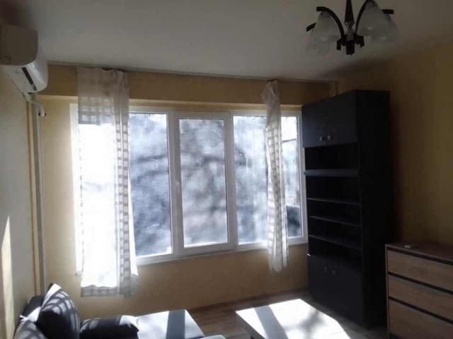 Давам под наем двустаен напълно обзаведен след ремонт в кв.Хр.Смирненски-до ОБЩИНАТА, НА2етаж, изцяло - снимка 3