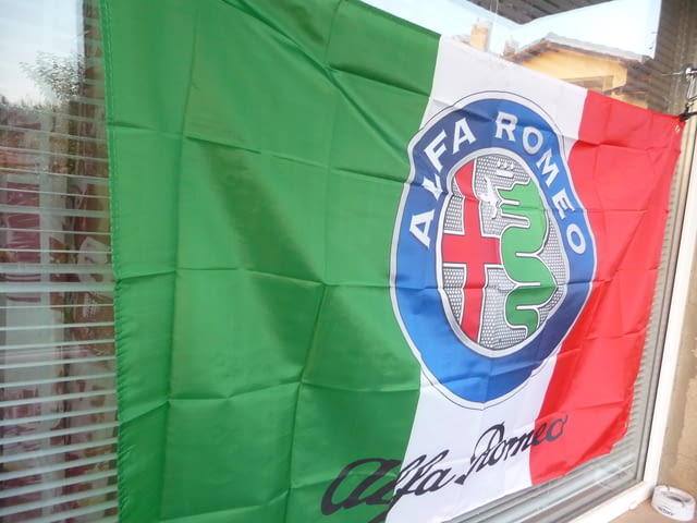 Знаме Alfa Romeo кола марка италиянска емблема Алфа Ромео Италия бърза спортни автомобили красиви фе - снимка 2