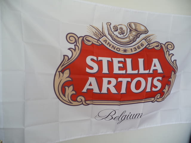 Ново Знаме на бира Stella Artois бяло Стела Артоа бирария студена наливна халби белгийска пивка бар - снимка 1