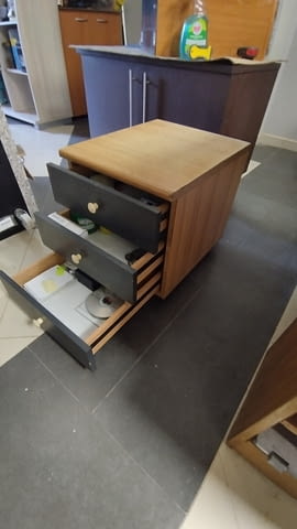 Шкафче на колела - контейнерз а бюро със заключване 47/41/51см - снимка 2