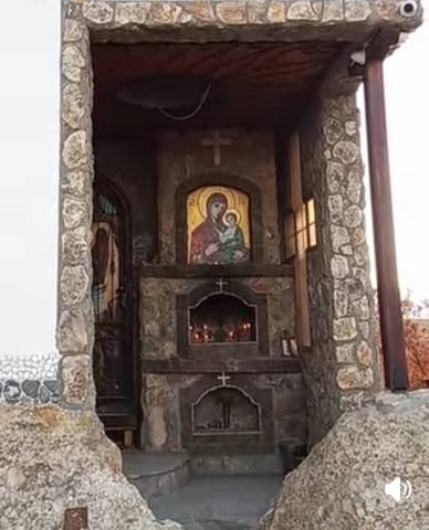 Най-силна е в изчистването на магиите, най-успешна в любовните проблеми. - снимка 7