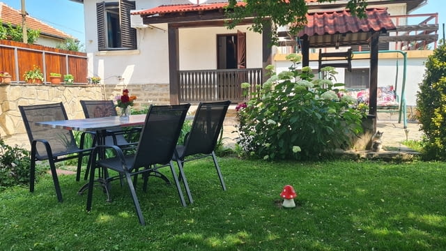 Самостоятелна вила на Килифаревския манастир, 10 км от Велико Търново - снимка 2