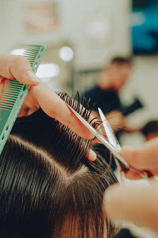 Мъжка подстрижка и оформяне на брада в премиум барбершоп ZEUS - снимка 4