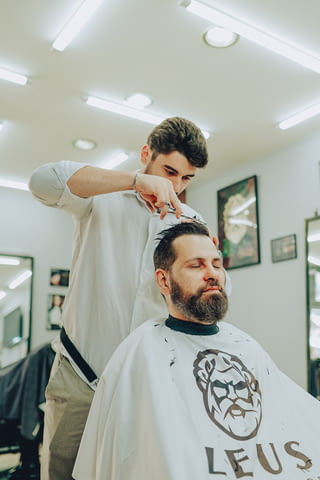 Мъжка подстрижка и оформяне на брада в премиум барбершоп ZEUS - снимка 5