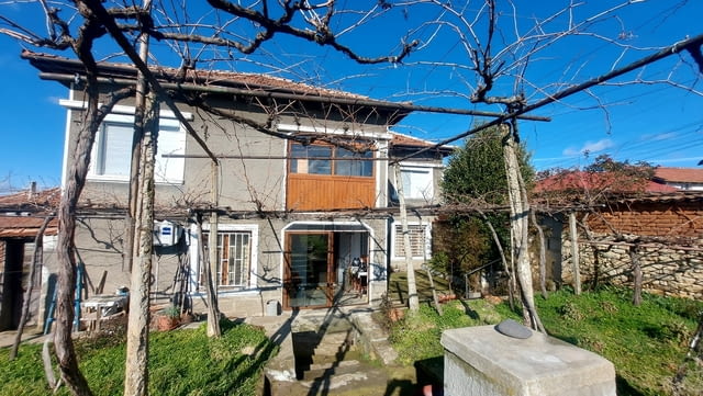 Двуетажна къща в с. Стамболово, обл. Хасково, village Stambolovo | Houses & Villas - снимка 1