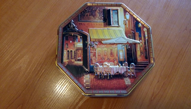 Метална кутия за бисквити и шокола с картини на Виктор Швайко - Viktor Shvaiko - снимка 3