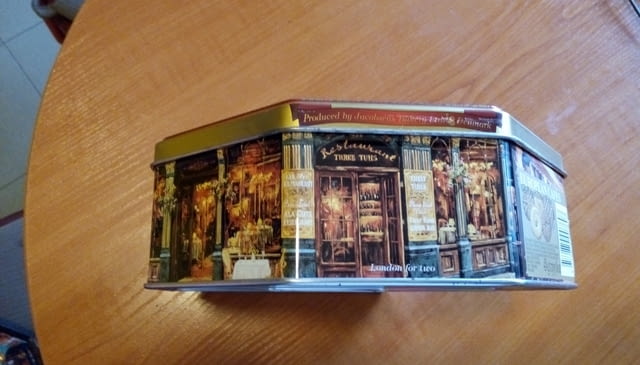 Метална кутия за бисквити и шокола с картини на Виктор Швайко - Viktor Shvaiko - снимка 4