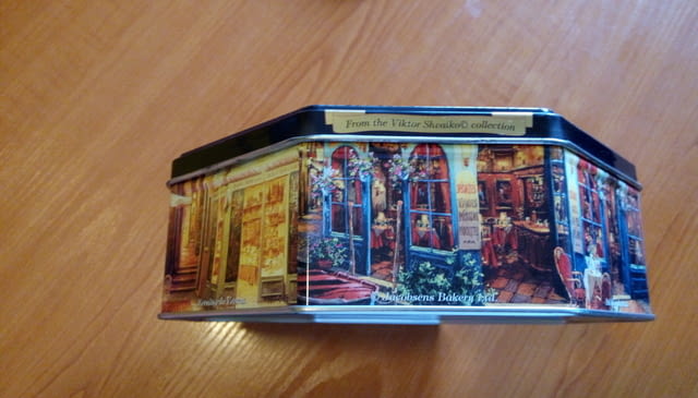 Метална кутия за бисквити и шокола с картини на Виктор Швайко - Viktor Shvaiko - снимка 8