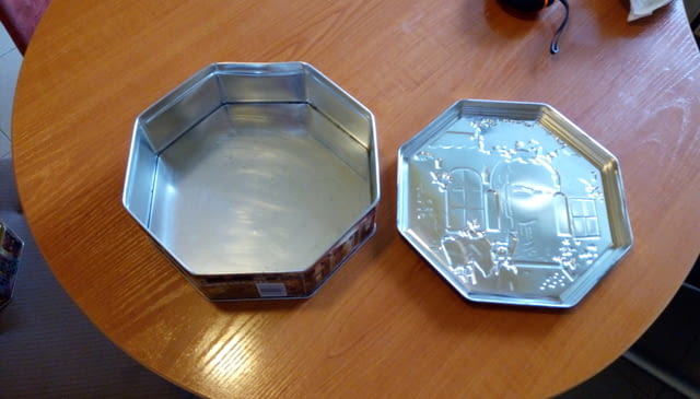 Метална кутия за бисквити и шокола с картини на Виктор Швайко - Viktor Shvaiko - снимка 10