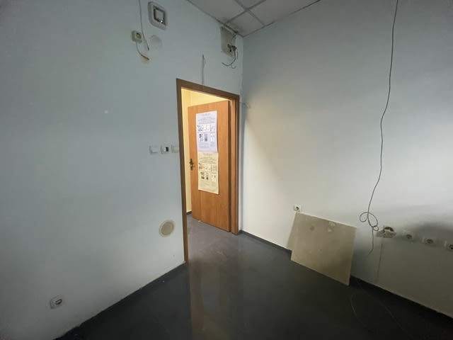 Магазин на оживен булевард с много човекопоток 80 м2 - град Пловдив | Магазини - снимка 5