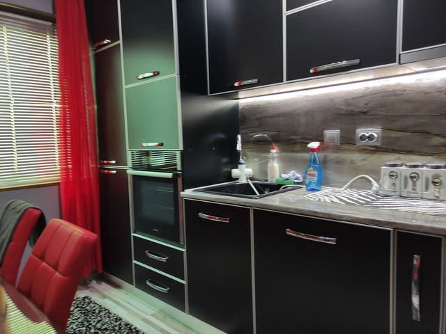 Давам под наем 4-стаен(2спални, хол и отделна трапезария с бокс, 2луксозно завършени - снимка 9