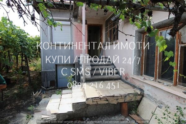 Кодк 63159. Едноетажна тухла/гредоред къща 80м2 с двор 650м2. С трифазен ток и кладенец. Състои се о - снимка 1