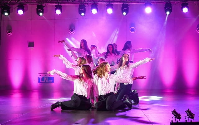 Съвременни сценични танци - Комплексна програма - град София | Модерни Танци - снимка 1