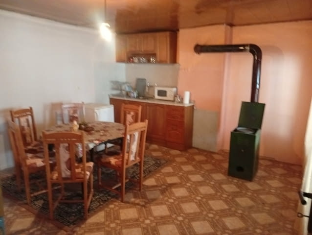 Двуетажна къща разположена в с.Динево, обл.Хасково, село Динево | Къщи / Вили - снимка 1