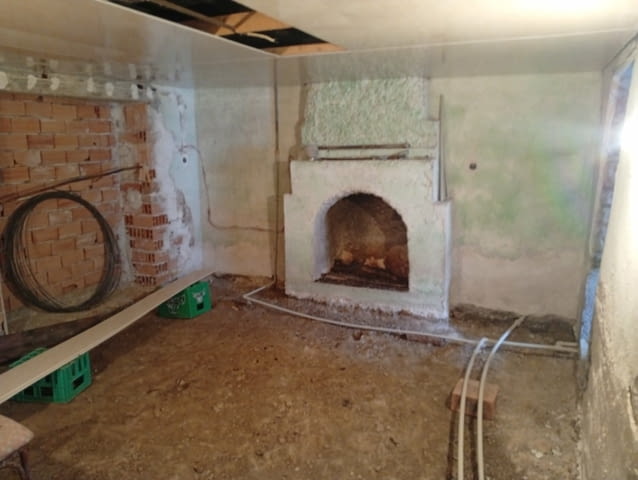 Двуетажна къща разположена в с.Динево, обл.Хасково, село Динево | Къщи / Вили - снимка 5