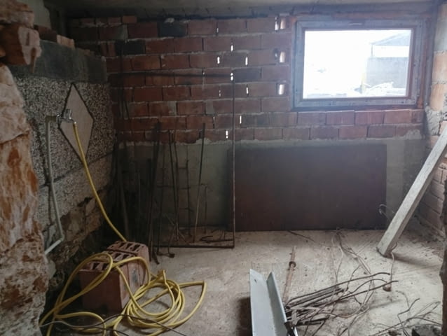 Двуетажна къща разположена в с.Динево, обл.Хасково, село Динево | Къщи / Вили - снимка 7