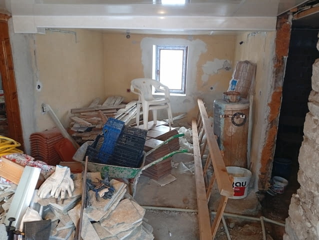 Двуетажна къща разположена в с.Динево, обл.Хасково, село Динево | Къщи / Вили - снимка 10