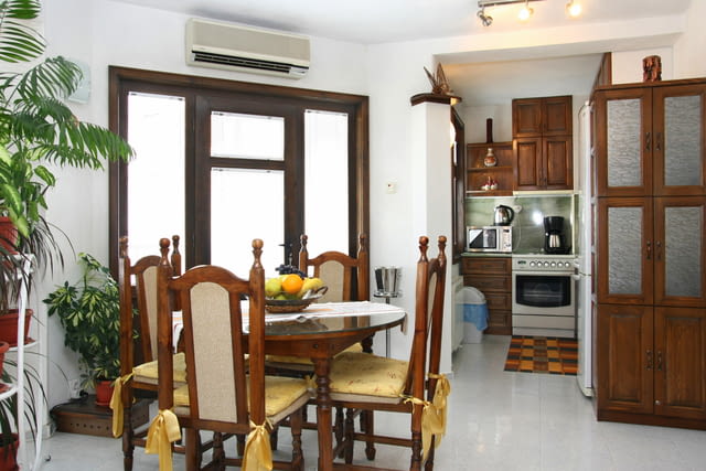 Уникален многостаен апартамент с 3 спални в центъра на Пловдив. Чистота, комфорт, уют и тишина! - снимка 3