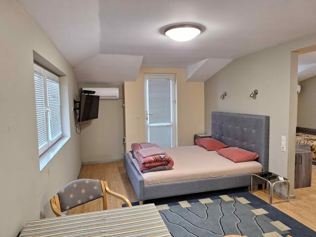 Нощувки в София, близо до летището Интернет, Кабелна, Обзаведено, Паркинг, С тераса, Телевизор, Централна част - град София | Квартири / Нощувки - снимка 2