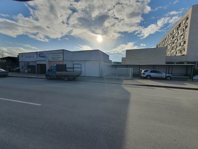 Даваме под наем автосервиз в кв. Кючук Париж, city of Plovdiv | Industrial Facilities - снимка 1
