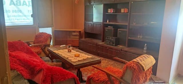 Продавам монолитен апартамент в ЦЕНТЪРА на Асеновград за81000евро-състои се от:спалня, хол , отделна к - снимка 1