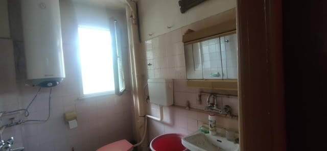 Продавам монолитен апартамент в ЦЕНТЪРА на Асеновград за81000евро-състои се от:спалня, хол , отделна к - снимка 7