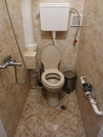 Самостоятелна стая в гр.Хисар До автобусна спирка, До заведение - град Хисаря | Квартири / Нощувки - снимка 3