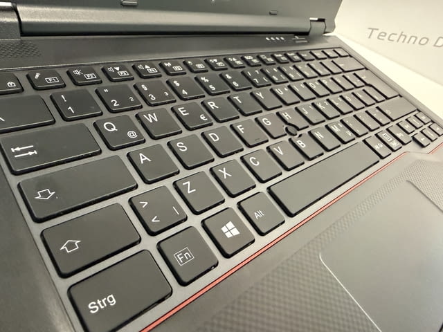 Fujitsu LifeBook E449 - 14" (1920x1080 ) FULL HD / Intel Core i3-8100U / 8GB RAM DDR4 / 256GB SSD / - снимка 2