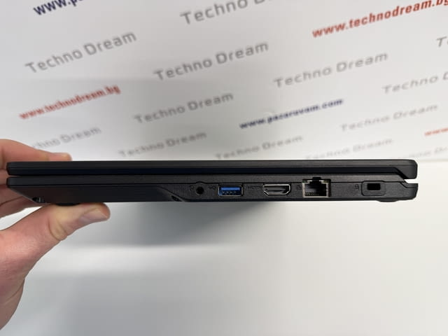 Fujitsu LifeBook E449 - 14" (1920x1080 ) FULL HD / Intel Core i3-8100U / 8GB RAM DDR4 / 256GB SSD / - снимка 4