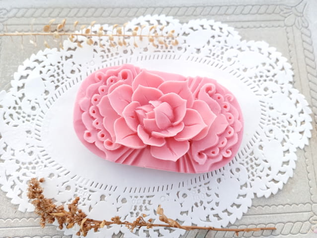 Ароматен декоративен сапун ‘Роза’ върху плочка, ръчно гравиран за подарък на любим човек - снимка 3