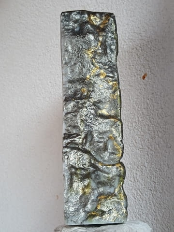 Ръчно изработена восъчна свещ с уникална скална текстура и златни детайли, идеалния подарък - снимка 5