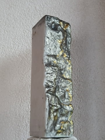 Ръчно изработена восъчна свещ с уникална скална текстура и златни детайли, идеалния подарък - снимка 6