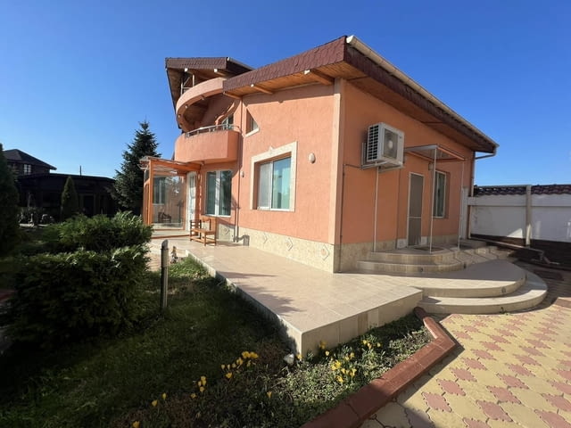 Две Къщи и огромно Барбекю напълно обзаведени в село Трилистник - снимка 9