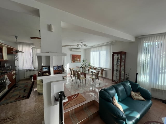 Две Къщи и огромно Барбекю напълно обзаведени в село Трилистник - снимка 10