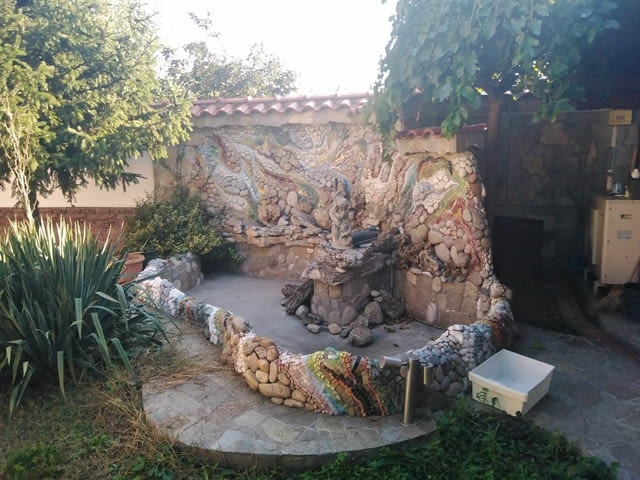 Две Къщи и огромно Барбекю напълно обзаведени в село Трилистник - снимка 12