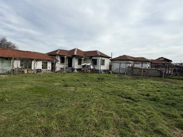 Къща в село Поройна на тихо и спокойно място 1-етажна, Гредоред, 205 м2 - село Поройна | Къщи / Вили - снимка 12