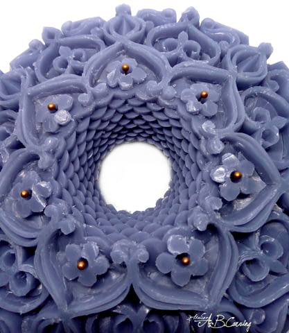 Декоративен глицеринов сапун с кръгла форма и гравиран с флорални елементи, подходящ за подарък - снимка 2