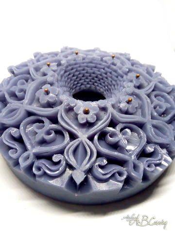 Декоративен глицеринов сапун с кръгла форма и гравиран с флорални елементи, подходящ за подарък - снимка 4