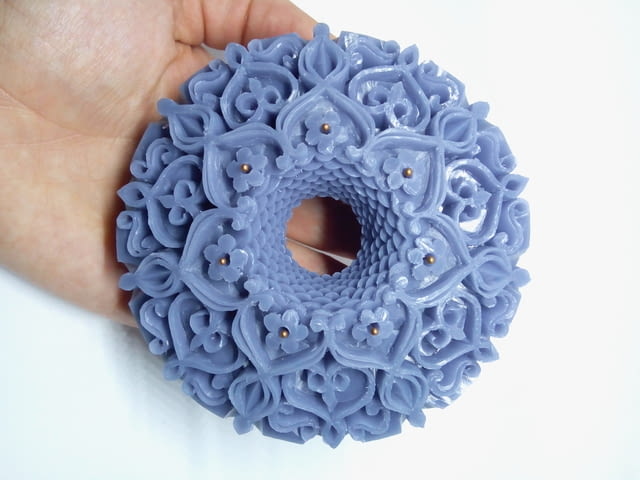 Декоративен глицеринов сапун с кръгла форма и гравиран с флорални елементи, подходящ за подарък - снимка 5