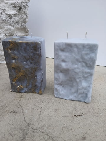 Декоративна свещ с два фитила изработена по поръчка с каменна текстура и златни нишки - снимка 8