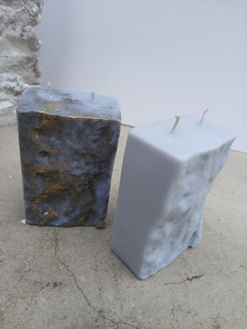 Декоративна свещ с два фитила изработена по поръчка с каменна текстура и златни нишки - снимка 9