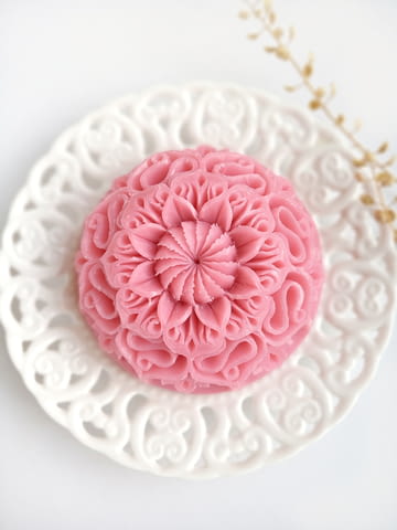 Уникален декоративен сапун ръчно гравиран, подходящ за декорация в баня, както и за подарък - снимка 1