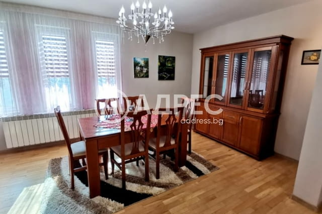 Просторен тристаен апартамент под наем - на 800 м от парка на гр. Сандански - снимка 2