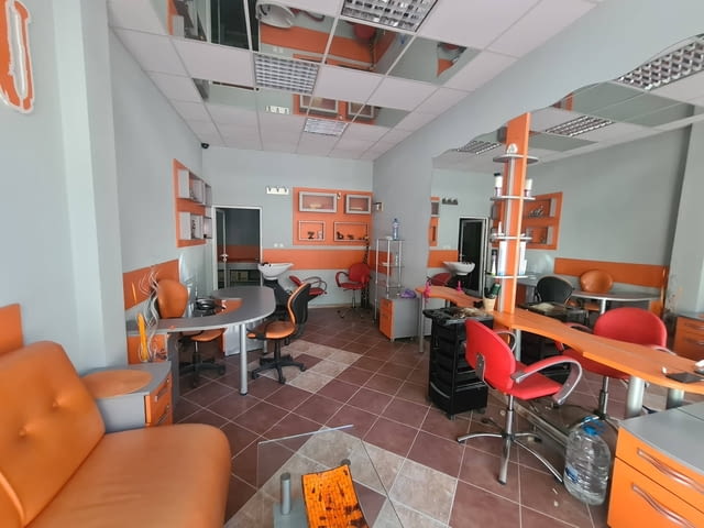 Търговски обект/фризьорски салон в кв. Училищни, град Хасково - снимка 1