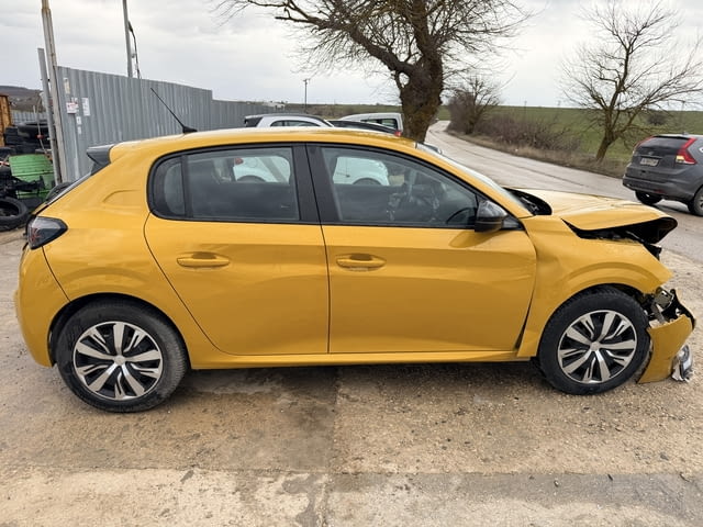 Peugeot 208 1.2 PureTech, двигател HNE, 101 кс., 6 ск., 2024г., 40000 км., евро 6D, Пежо 208 1.2 Pur - снимка 3