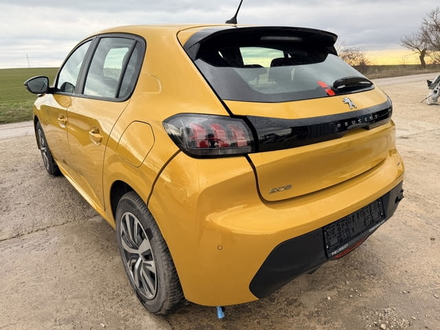 Peugeot 208 1.2 PureTech, двигател HNE, 101 кс., 6 ск., 2024г., 40000 км., евро 6D, Пежо 208 1.2 Pur - снимка 5