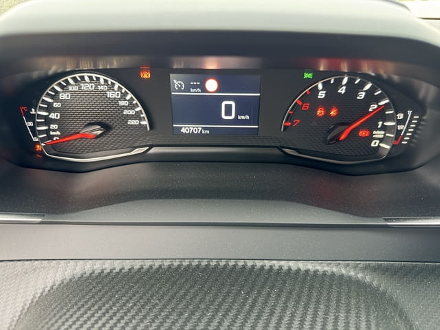 Peugeot 208 1.2 PureTech, двигател HNE, 101 кс., 6 ск., 2024г., 40000 км., евро 6D, Пежо 208 1.2 Pur - снимка 9