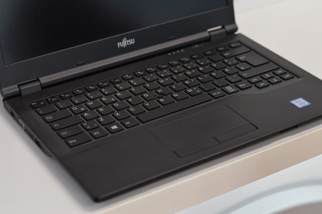 Fujitsu LifeBook E449 - 14" (1920x1080 ) FULL HD / Intel Core i3-8130U / 8GB RAM DDR4 / 256GB SSD / - снимка 2