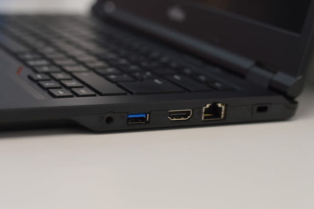 Fujitsu LifeBook E449 - 14" (1920x1080 ) FULL HD / Intel Core i3-8130U / 8GB RAM DDR4 / 256GB SSD / - снимка 5