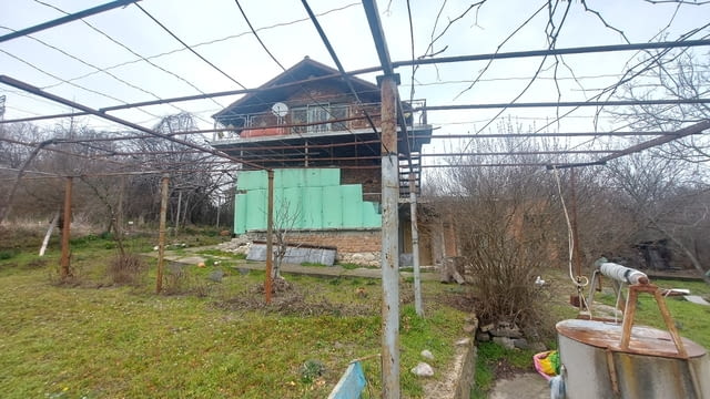 Парцел с вила в кв. Изгрев, гр. Хасково Тухла, 36 м2 - град Хасково | Къщи / Вили - снимка 1